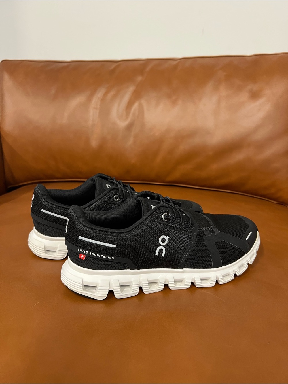 On Running Women’s Cloud 5 Women’s black and white